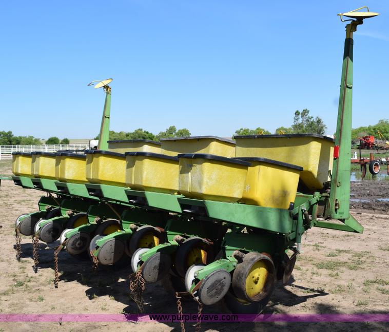 image for item H5068 John Deere 7000 planter