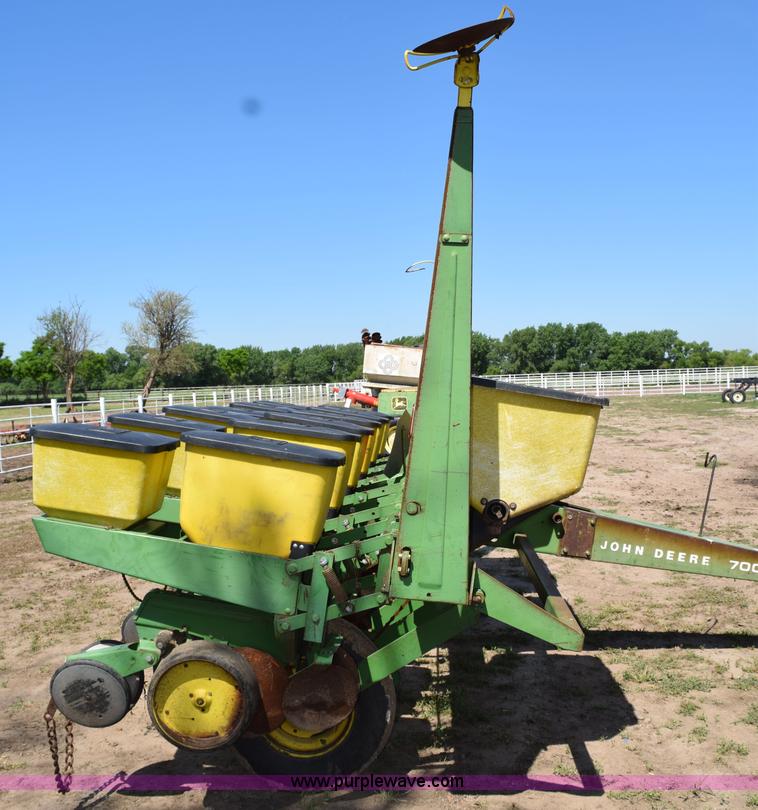image for item H5068 John Deere 7000 planter