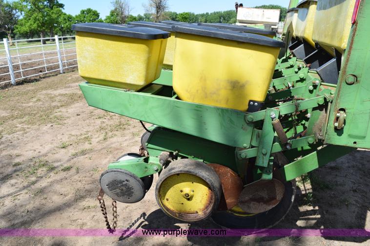 image for item H5068 John Deere 7000 planter