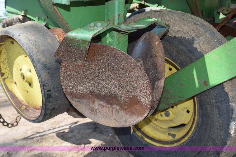 image for item H5068 John Deere 7000 planter