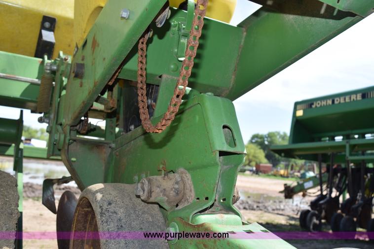image for item H5068 John Deere 7000 planter