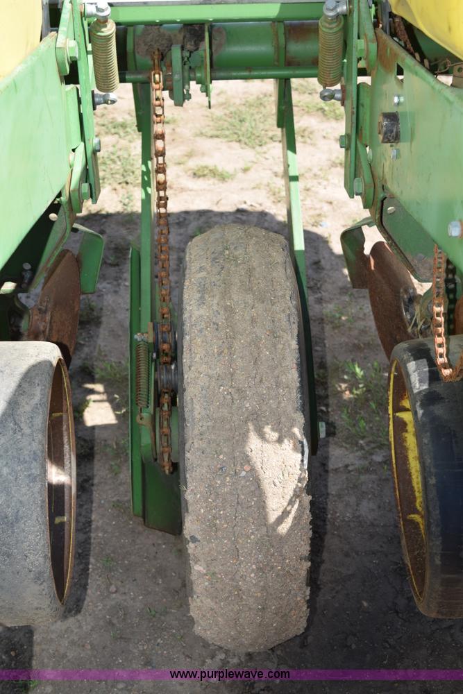 image for item H5068 John Deere 7000 planter