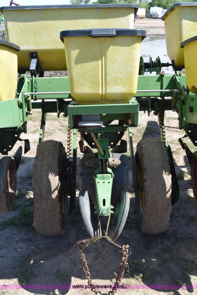 image for item H5068 John Deere 7000 planter