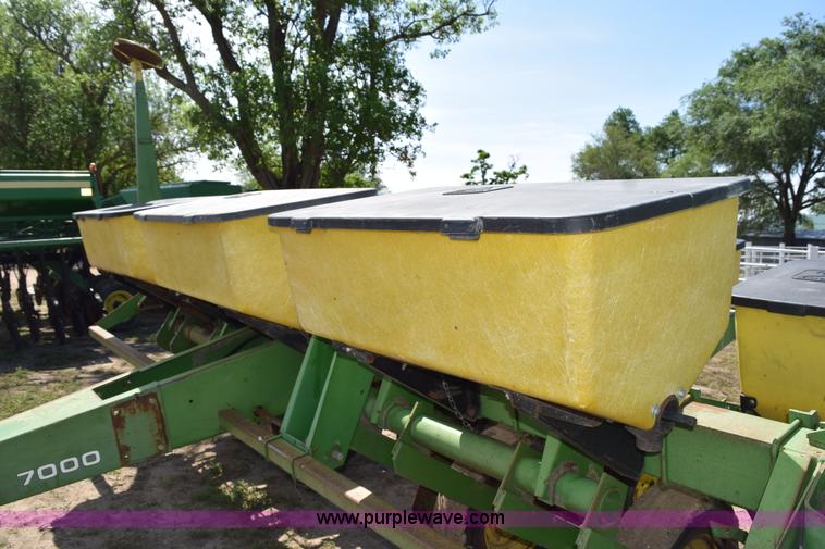 image for item H5068 John Deere 7000 planter