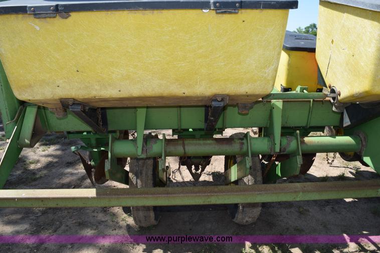image for item H5068 John Deere 7000 planter