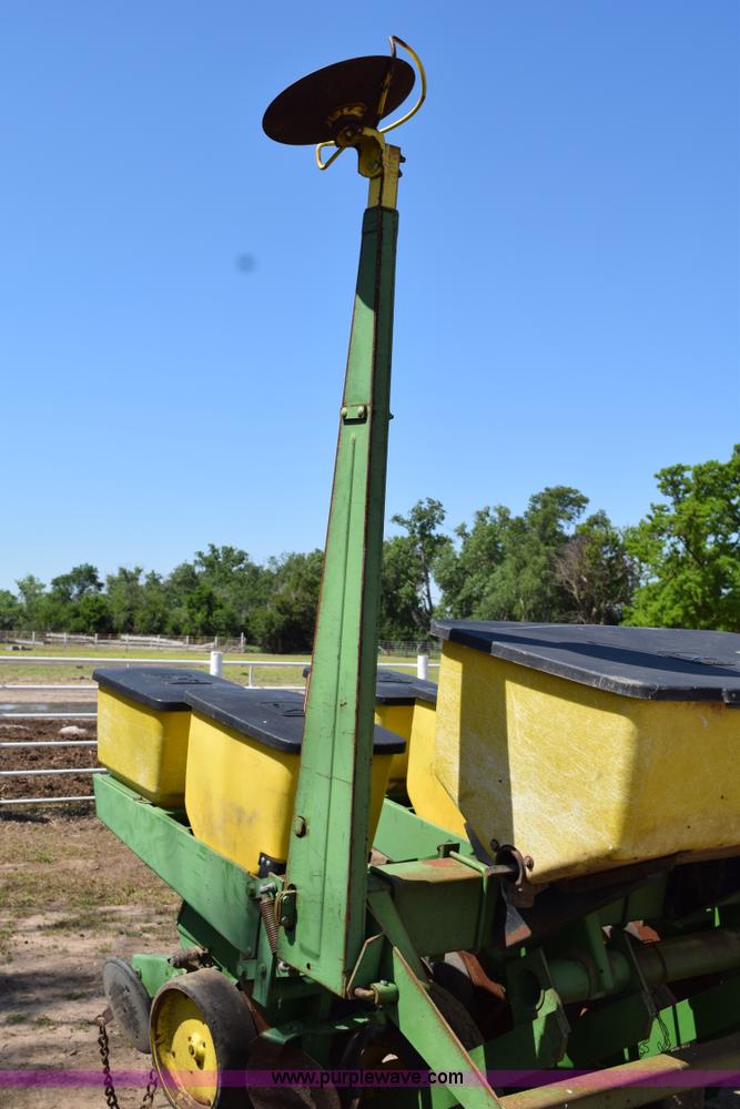 image for item H5068 John Deere 7000 planter