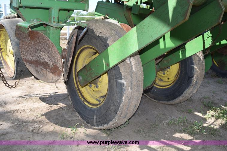 image for item H5068 John Deere 7000 planter