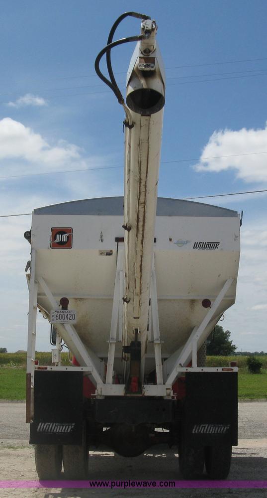 image for item H8553 1981 International 1754 applicator truck