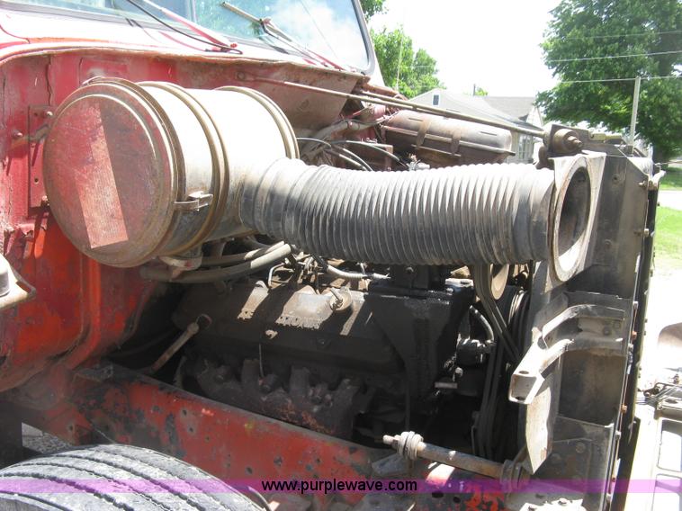 image for item H8553 1981 International 1754 applicator truck