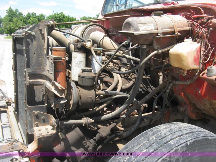 image for item H8553 1981 International 1754 applicator truck