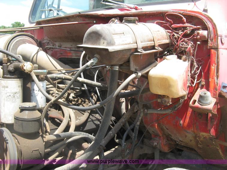 image for item H8553 1981 International 1754 applicator truck