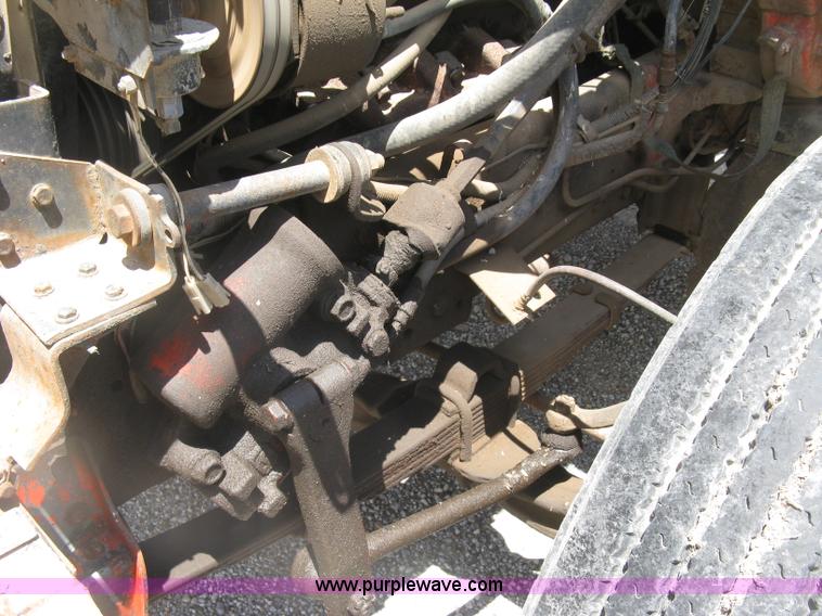 image for item H8553 1981 International 1754 applicator truck