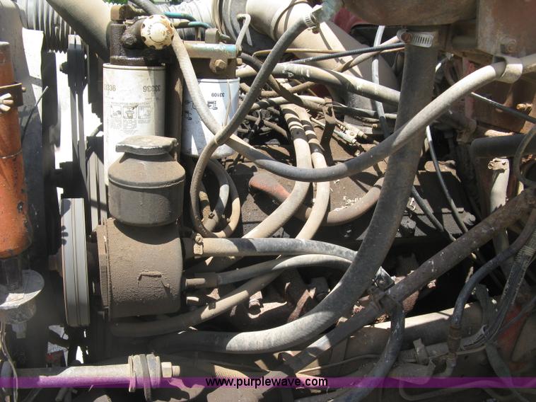 image for item H8553 1981 International 1754 applicator truck