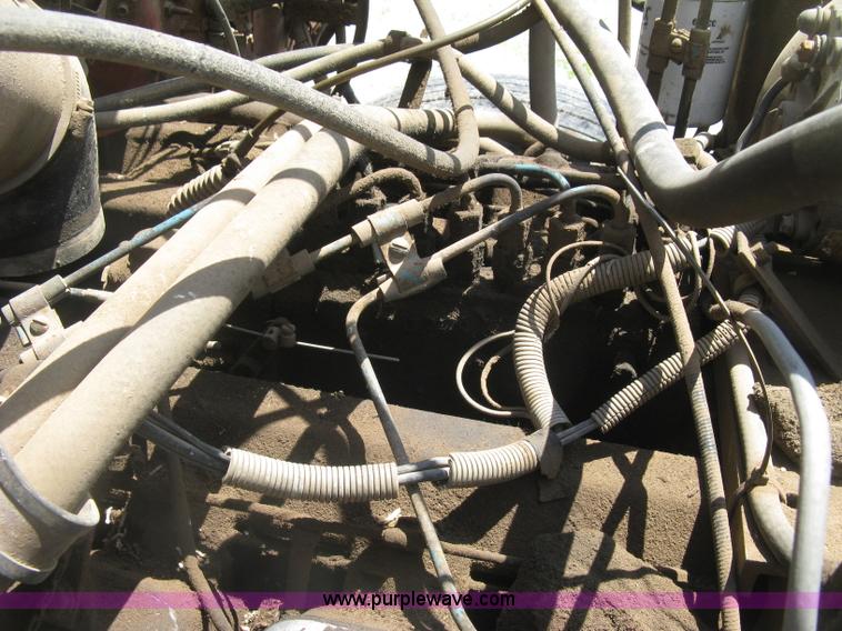 image for item H8553 1981 International 1754 applicator truck