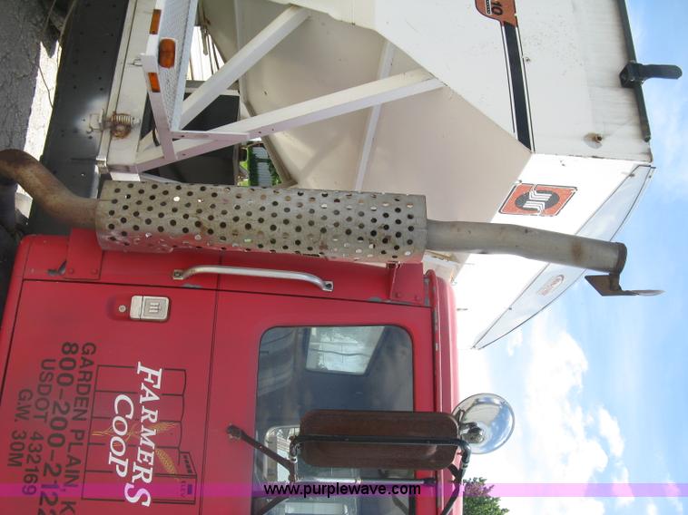 image for item H8553 1981 International 1754 applicator truck