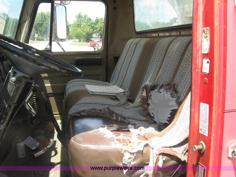 image for item H8553 1981 International 1754 applicator truck