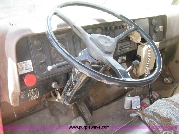 image for item H8553 1981 International 1754 applicator truck