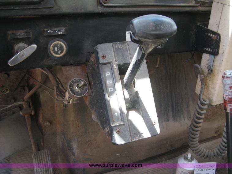 image for item H8553 1981 International 1754 applicator truck