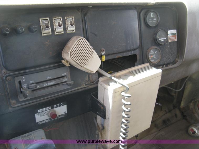 image for item H8553 1981 International 1754 applicator truck