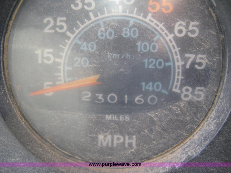 image for item H8553 1981 International 1754 applicator truck