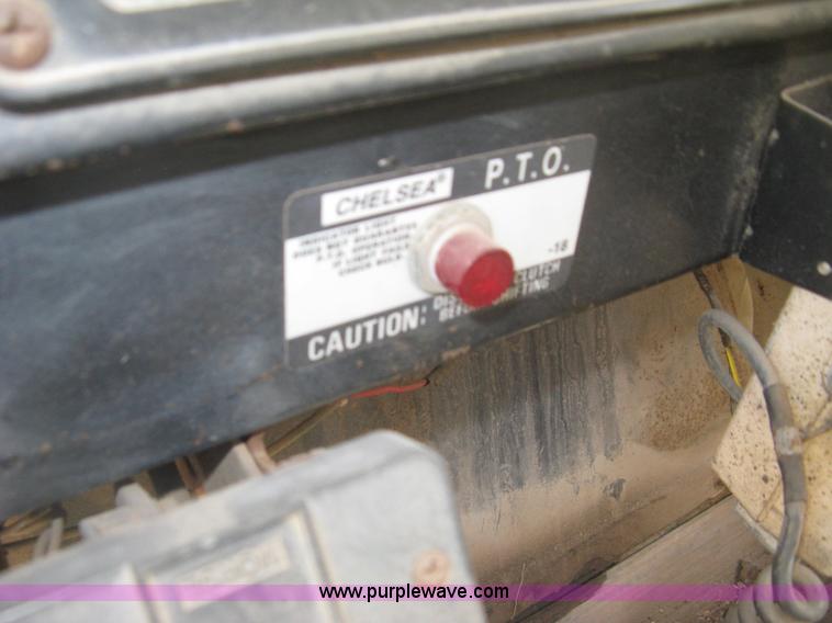 image for item H8553 1981 International 1754 applicator truck