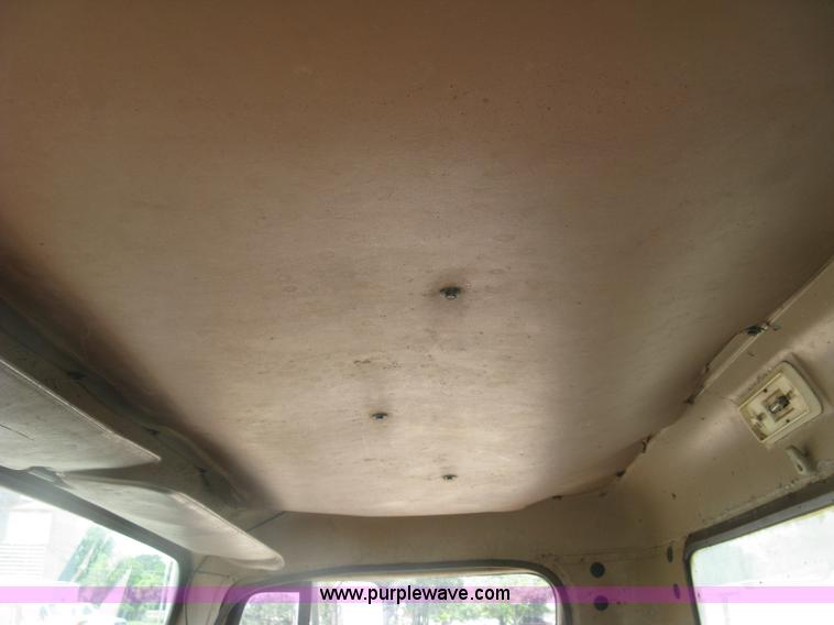 image for item H8553 1981 International 1754 applicator truck