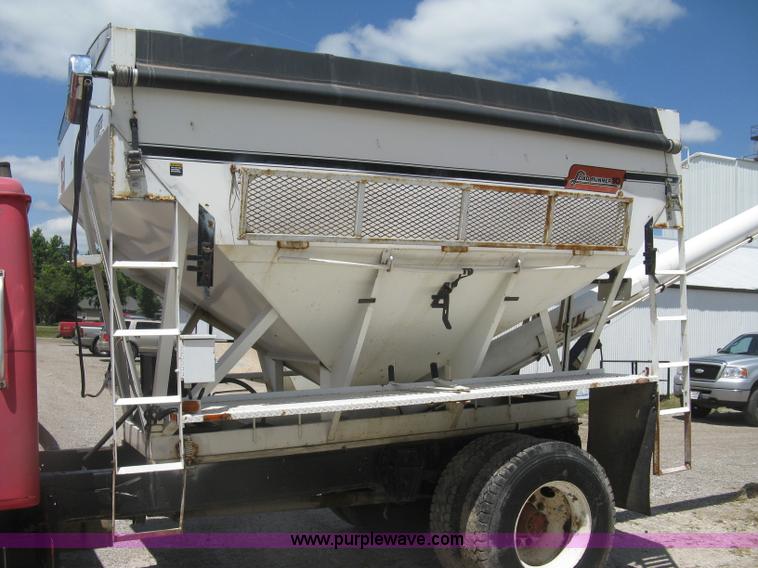 image for item H8553 1981 International 1754 applicator truck