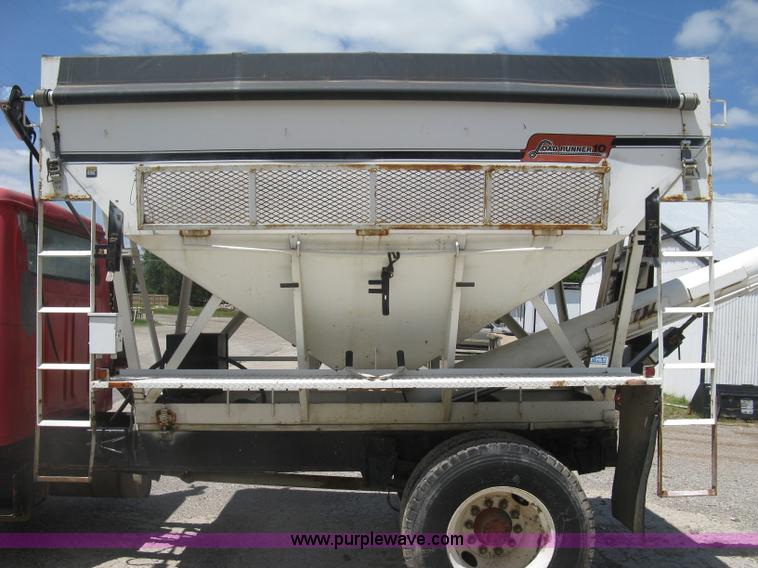 image for item H8553 1981 International 1754 applicator truck