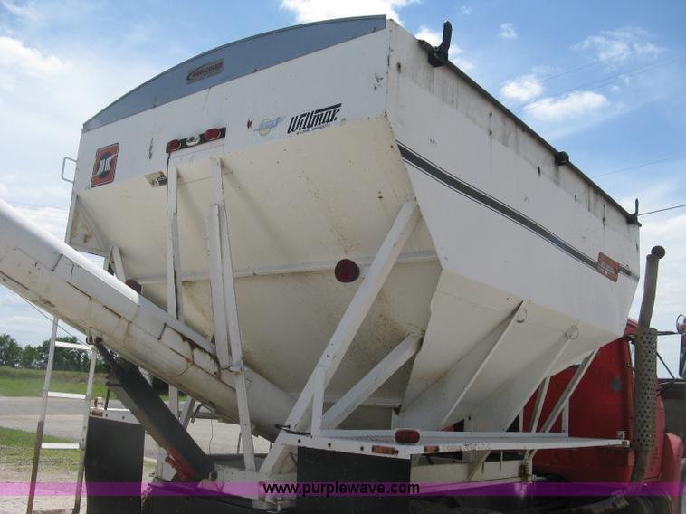 image for item H8553 1981 International 1754 applicator truck