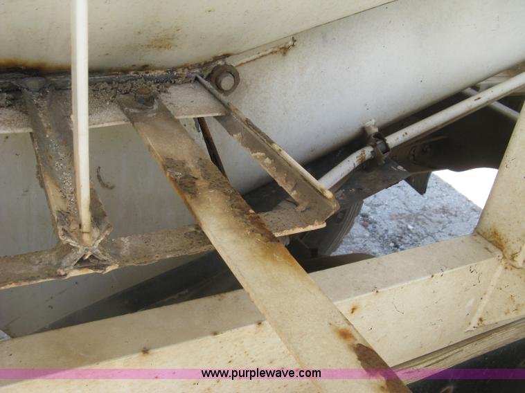 image for item H8553 1981 International 1754 applicator truck