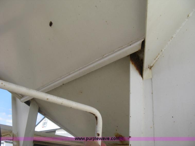 image for item H8553 1981 International 1754 applicator truck