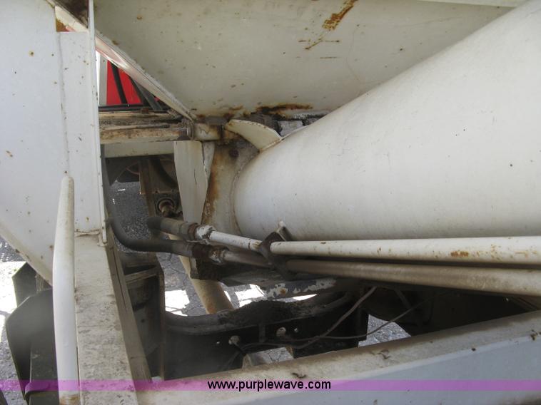 image for item H8553 1981 International 1754 applicator truck