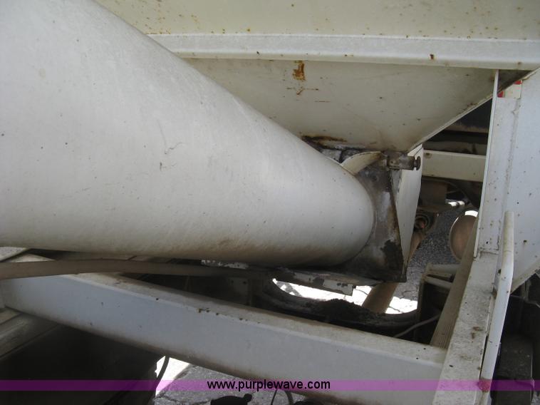 image for item H8553 1981 International 1754 applicator truck