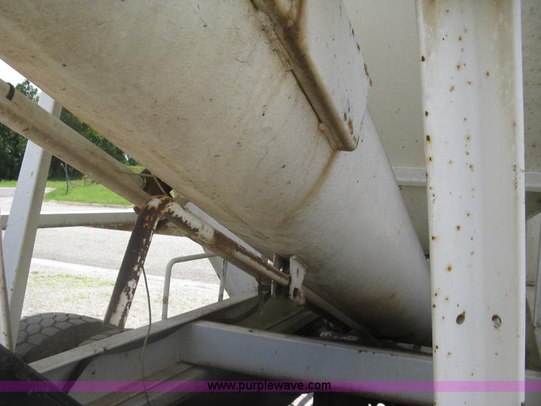 image for item H8553 1981 International 1754 applicator truck