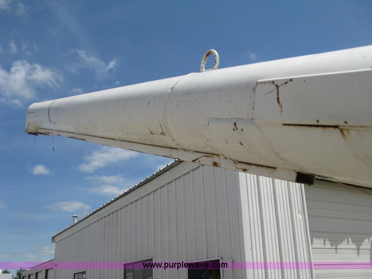 image for item H8553 1981 International 1754 applicator truck