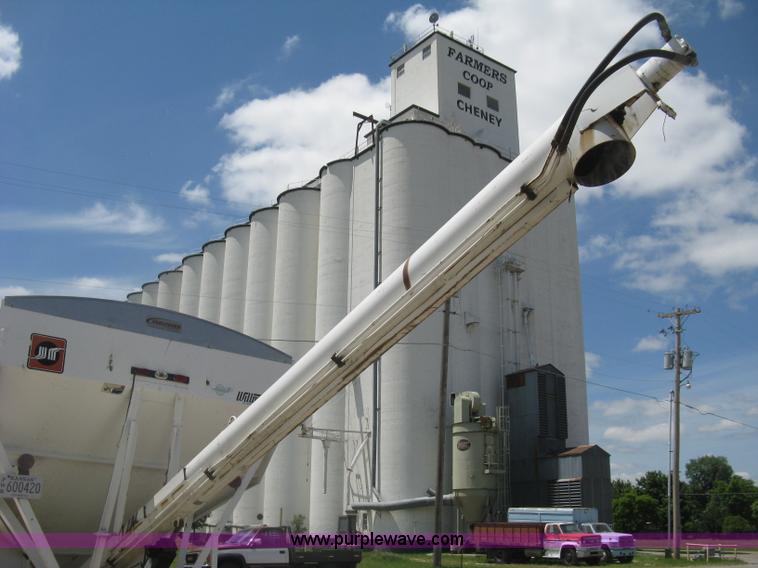 image for item H8553 1981 International 1754 applicator truck