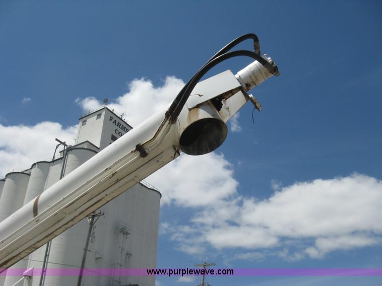 image for item H8553 1981 International 1754 applicator truck