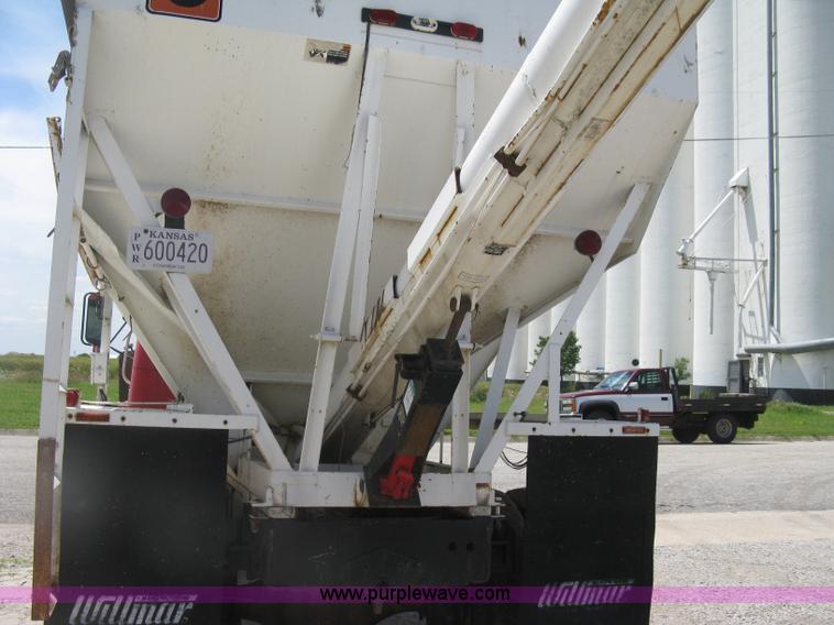 image for item H8553 1981 International 1754 applicator truck