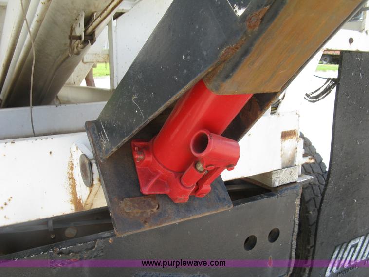 image for item H8553 1981 International 1754 applicator truck