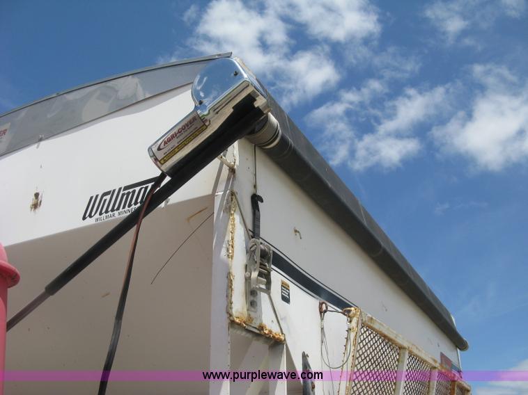 image for item H8553 1981 International 1754 applicator truck