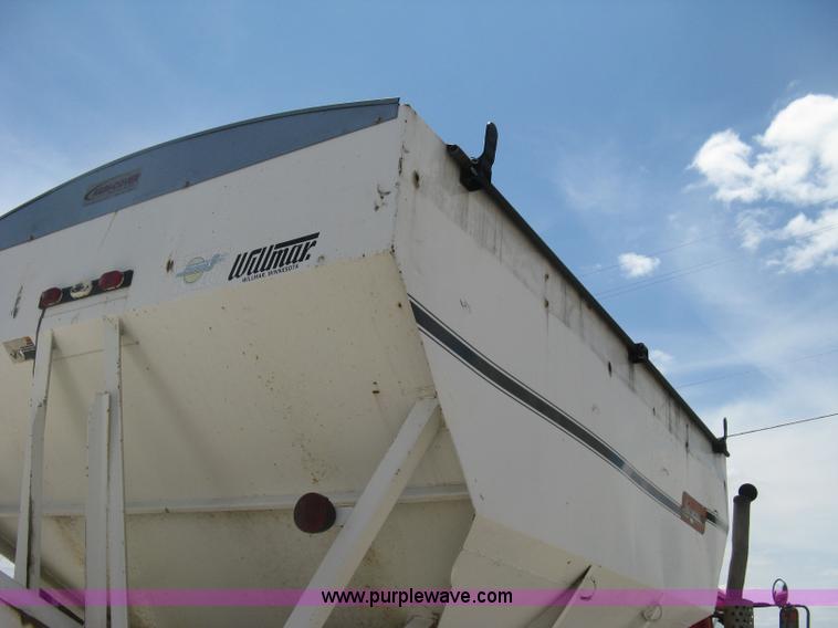 image for item H8553 1981 International 1754 applicator truck