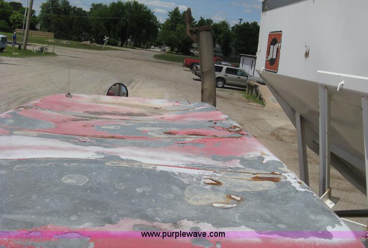 image for item H8553 1981 International 1754 applicator truck