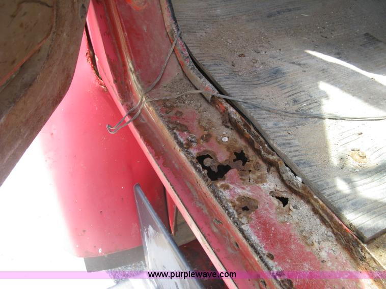 image for item H8553 1981 International 1754 applicator truck