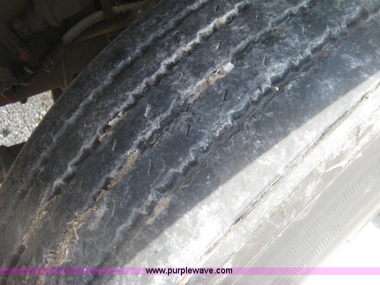 image for item H8553 1981 International 1754 applicator truck