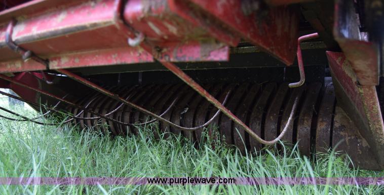 image for item J6640 1994 Case IH 8465A round baler