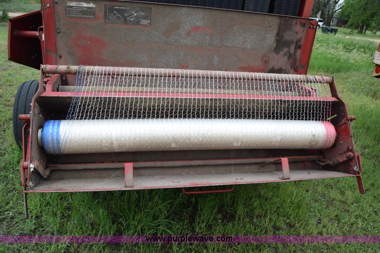 image for item J6640 1994 Case IH 8465A round baler