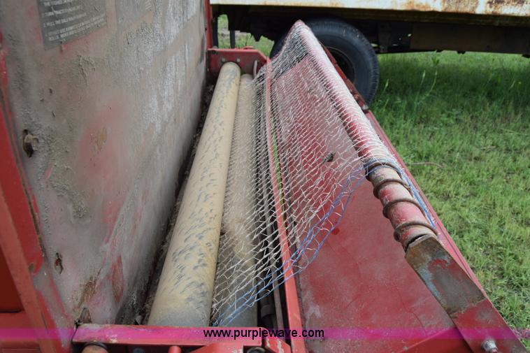 image for item J6640 1994 Case IH 8465A round baler