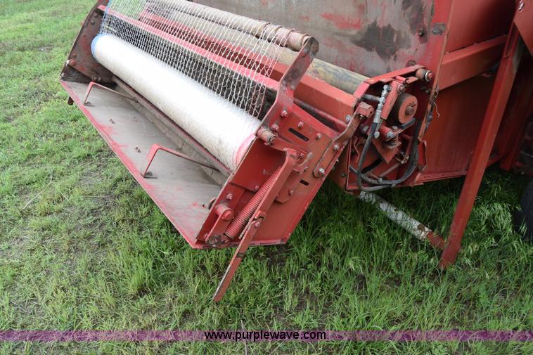 image for item J6640 1994 Case IH 8465A round baler