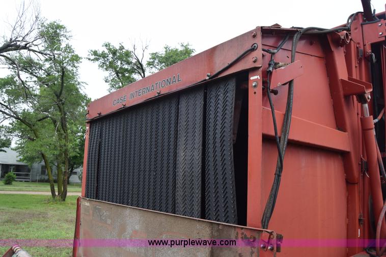 image for item J6640 1994 Case IH 8465A round baler