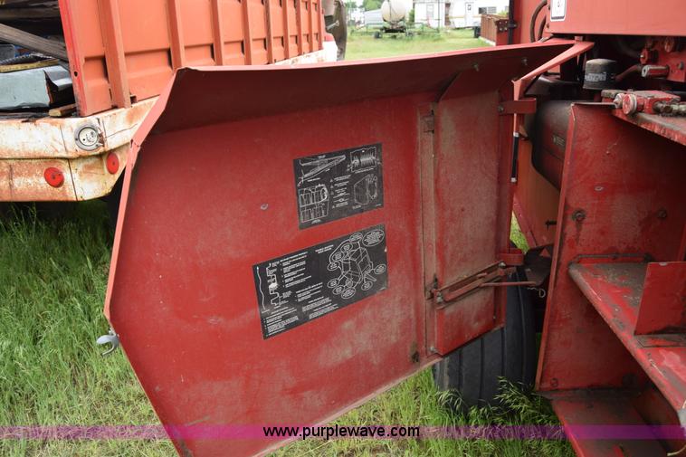image for item J6640 1994 Case IH 8465A round baler